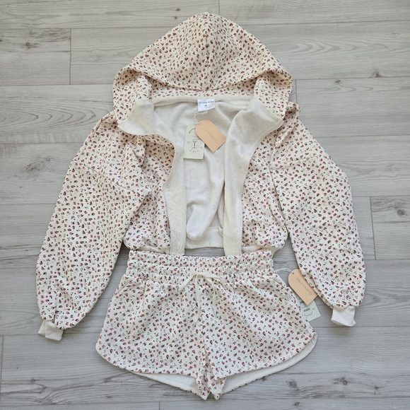 Blogilates | Marshmallow Full Zip Hooded Jacket + Dolphin Shorts Set, Medium - Picture 4 of 11